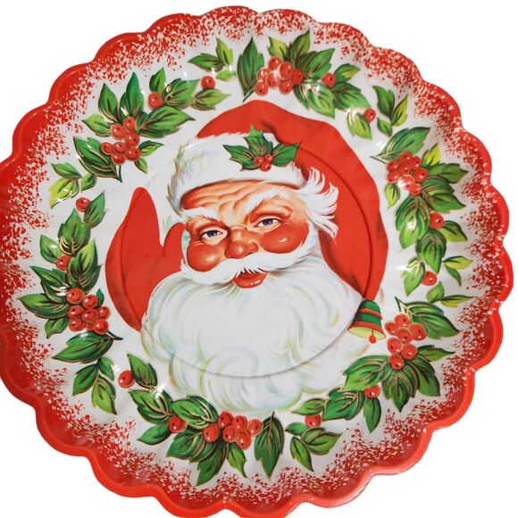 2 VINTAGE CHRISTMAS PLASTIC CHRISTMAS PLATES SANTA CLAUS COOKIE TRAY KITSCH - Picture 1 of 5
